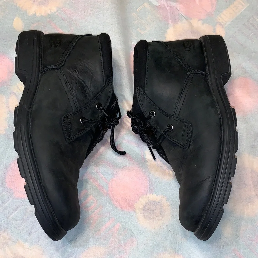 UGG stylish black